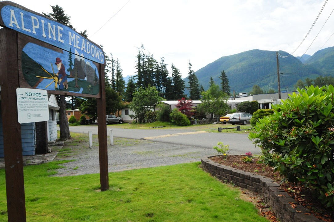 Alpine Meadows in Gold Bar, WA - Foto de edificio