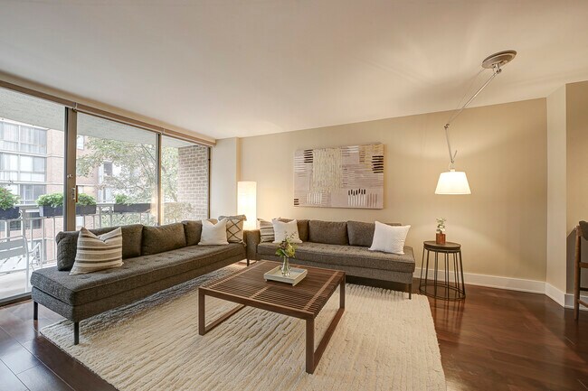 1200 Braddock Pl, Unit 308 in Alexandria, VA - Building Photo - Building Photo