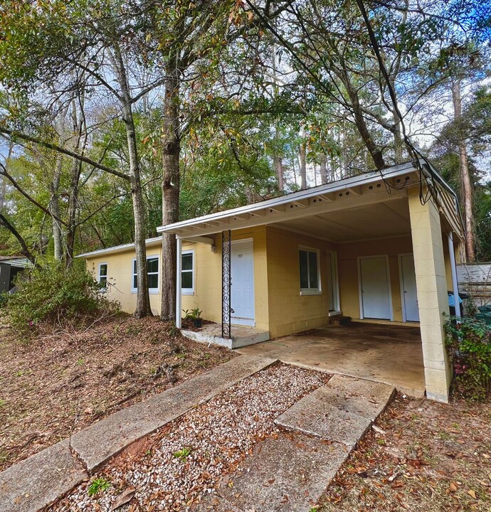 2227 Dozier Dr in Tallahassee, FL - Building Photo