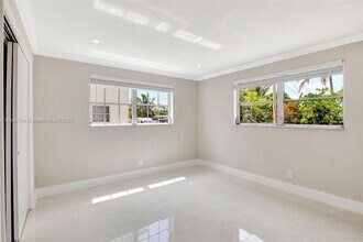 5450 Hollywood Blvd in Hollywood, FL - Building Photo - Building Photo