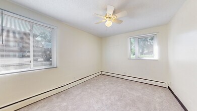 Enjoy a small community in an ideal Richfi in Richfield, MN - Building Photo - Building Photo