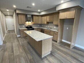 1 Brattle St in Worcester, MA - Building Photo - Building Photo