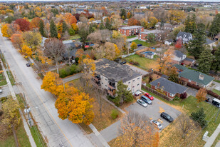 102 Front St E in Whitby, ON - Building Photo