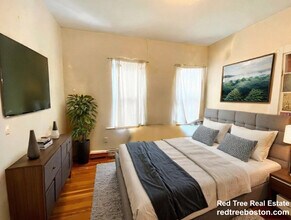 34 Darling St, Unit 2 in Boston, MA - Foto de edificio - Building Photo