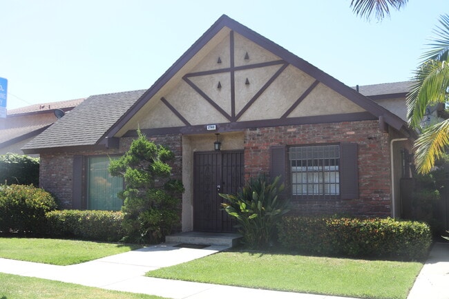 2740 E De Soto St, Unit 3