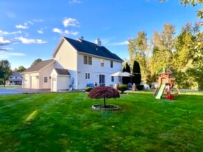 4 Cobblestone Ct in Naugatuck, CT - Building Photo - Building Photo