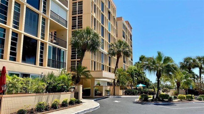 7400 Sun Island Dr S in South Pasadena, FL - Building Photo - Building Photo