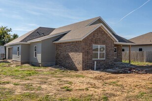 19 W Chikasaw Rd in Farmington, AR - Building Photo