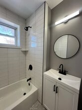 1018 W 8th St in Chester, PA - Foto de edificio - Building Photo