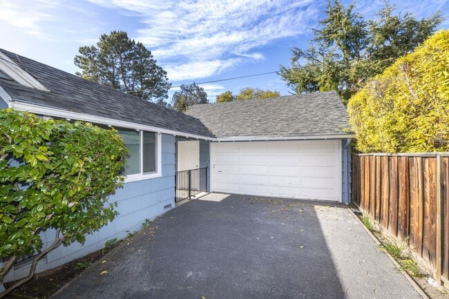 591 St Claire Dr in Palo Alto, CA - Building Photo - Building Photo