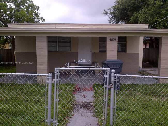 property at 4008 SW 23rd St