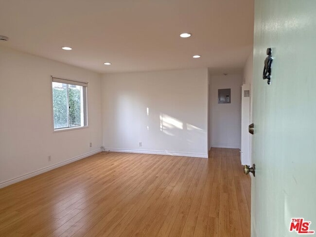 2337 W Gramercy Ave in Anaheim, CA - Building Photo - Building Photo