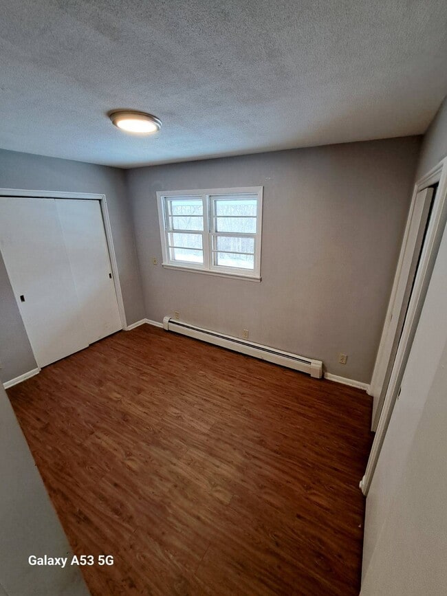 604 White St SW in Watertown, MN - Foto de edificio - Building Photo