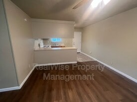 723 SW Bridge St in Grants Pass, OR - Building Photo