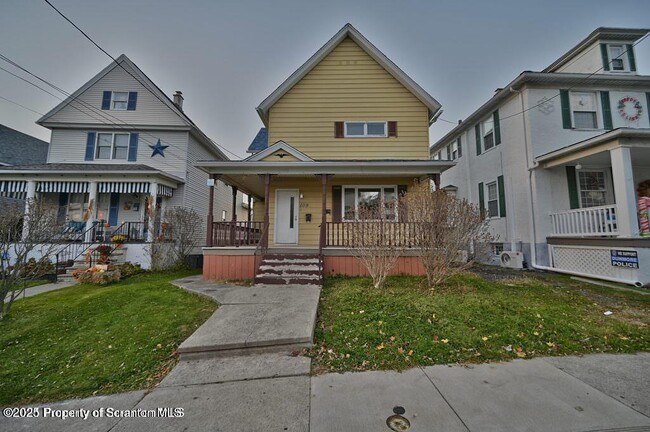 109 Walnut St in Dunmore, PA - Building Photo - Building Photo