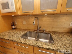 102 Mallard Ct in Chapel Hill, NC - Building Photo - Building Photo