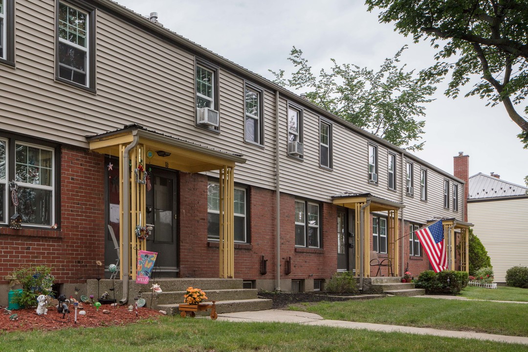 Chatsworth Village Townhomes in Buffalo, NY - Foto de edificio