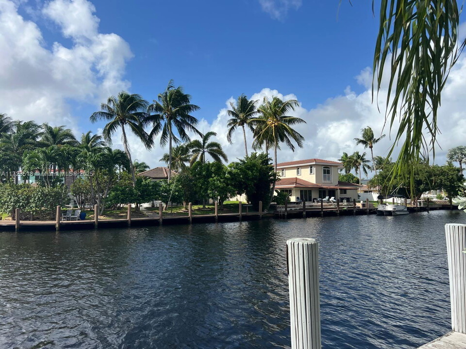 201 SE 6th St in Fort Lauderdale, FL - Building Photo