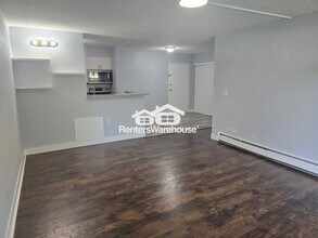 2281 S Vaughn Way in Aurora, CO - Building Photo - Building Photo