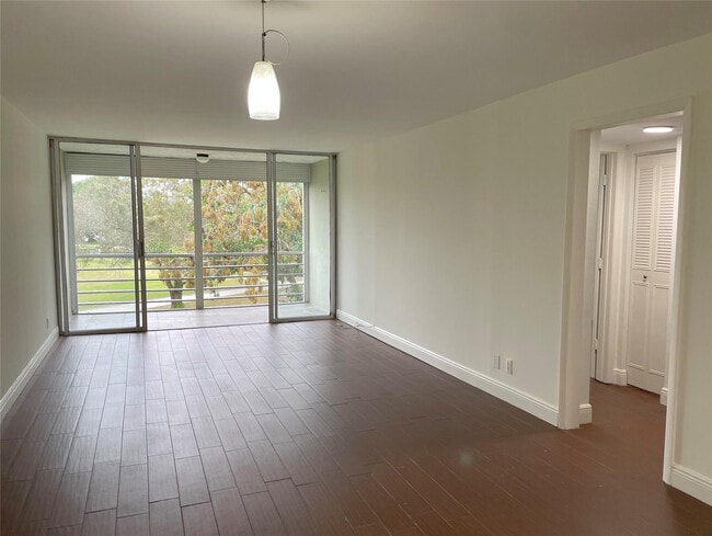 9411 Evergreen Pl in Davie, FL - Building Photo - Building Photo