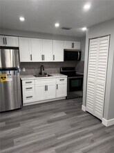 3033 NW 32nd St in Miami, FL - Building Photo - Building Photo