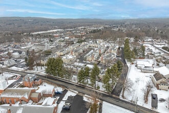 St. John's Common in North Haven, CT - Foto de edificio - Building Photo