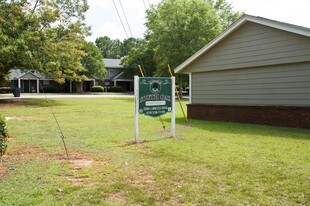 South Oak Apartments in Barnesville, GA - Building Photo