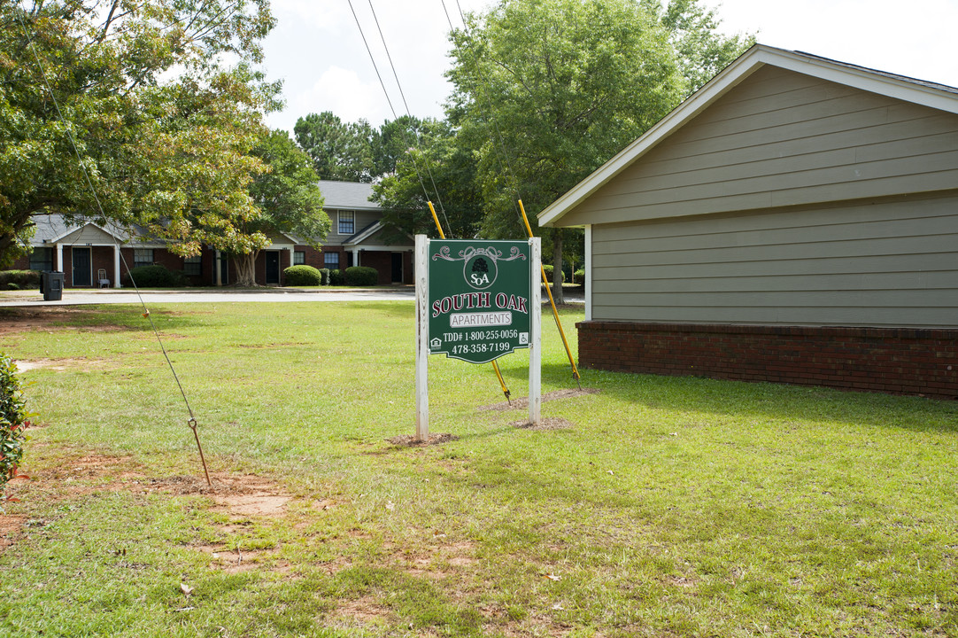 South Oak Apartments in Barnesville, GA - Building Photo