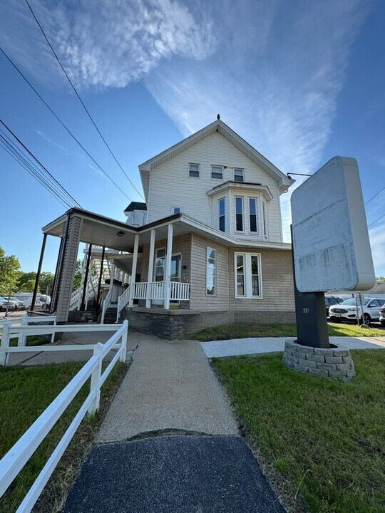 613 Front St in Manchester, NH - Building Photo
