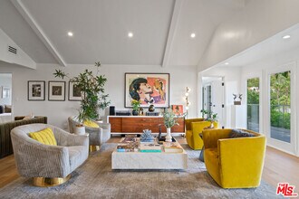 2071 Glencoe Way in Los Angeles, CA - Building Photo - Building Photo