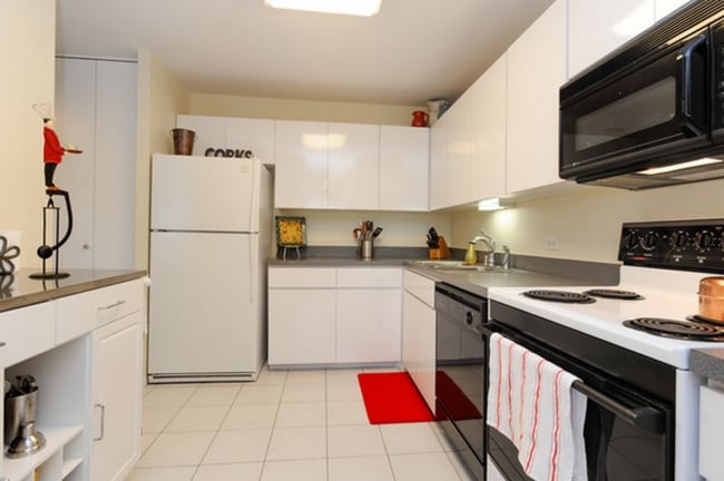 2020 N Lincoln Park W, Unit 18E in Chicago, IL - Building Photo - Building Photo