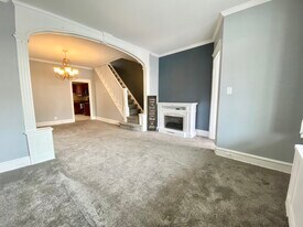 2709 E Ontario St in Philadelphia, PA - Building Photo