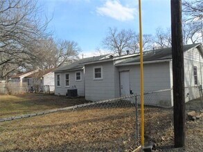 1409 W San Antonio St in Lockhart, TX - Building Photo - Building Photo