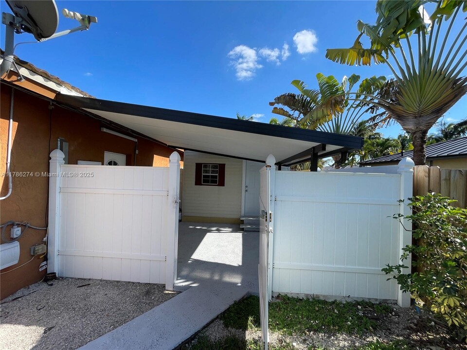 12834 SW 210th Terrace in Miami, FL - Building Photo