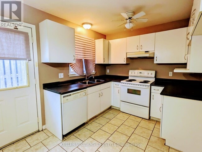 582 Talltree Crescent in London, ON - Building Photo - Building Photo