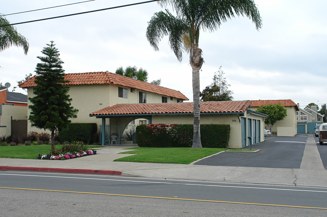 766 W Wilson St in Costa Mesa, CA - Foto de edificio