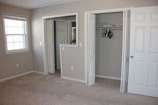 309 SE Melody Ln in Lee's Summit, MO - Building Photo