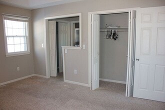 309 SE Melody Ln in Lee's Summit, MO - Building Photo - Building Photo