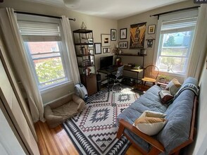 133 Otis St, Unit 2A in Cambridge, MA - Foto de edificio - Building Photo