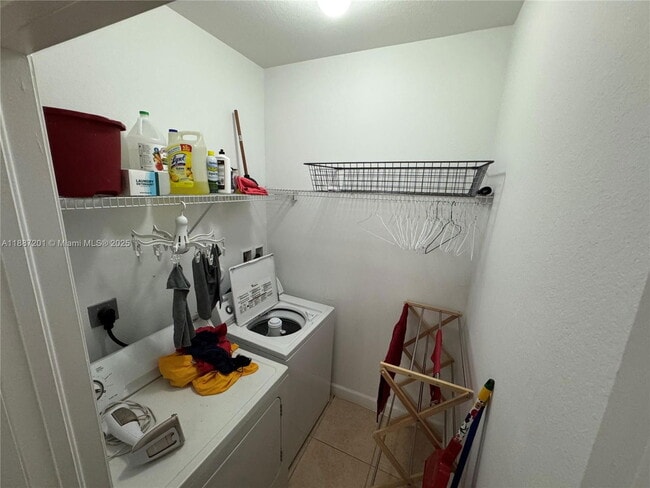 10748 74th Ln in Doral, FL - Building Photo - Building Photo