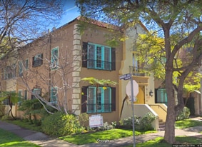 366 N Curson Ave in Los Angeles, CA - Building Photo