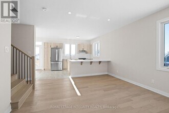 166 Beebalm Cres in Ottawa, ON - Building Photo - Building Photo