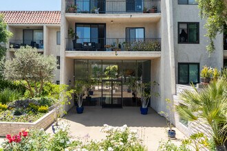 Casa De Valley View in Glendale, CA - Building Photo - Building Photo