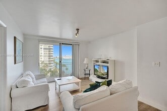 770 Claughton Island Dr in Miami, FL - Building Photo - Building Photo