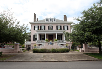 303 E Gaston St in Savannah, GA - Building Photo - Building Photo