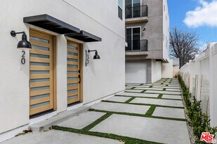 5722 Fulcher Ave in Los Angeles, CA - Building Photo