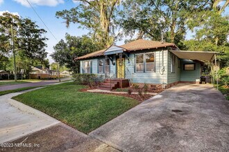 1019 Lark St in Jacksonville, FL - Building Photo - Building Photo