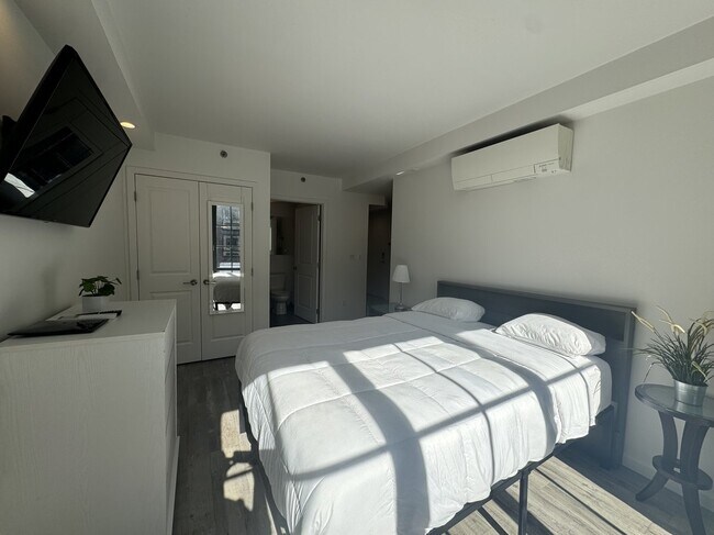 433 W 53rd St in New York, NY - Building Photo - Building Photo