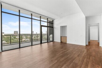 2311 Westheimer Rd in Houston, TX - Building Photo - Building Photo