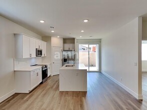 513 Silverbell Fls Pl in Henderson, NV - Building Photo - Building Photo